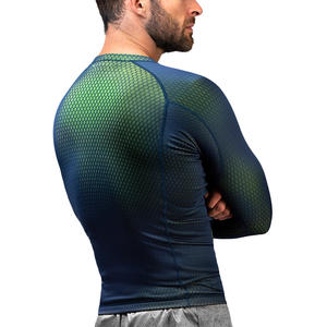 Personnalisable Hommes UPF 50 + Compression Fit Rash Guard Respirant Anti-UV pour Surf Natation Sports Nautiques OEM/ODM Disponible - Product Image 2