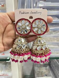 BOUCLES D'OREILLES JUMKHAS TRADITIONNELLES INDIENNES & BOUCLES D'OREILLES KUNDAN EN PLAQUÉ OR AVEC PERLES POUR FEMMES ET FILLES - Product Image 5