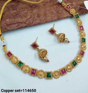 ENSEMBLE DE BIJOUX INDIENS TRADITIONNELS ET À LA MODE EN CUIVRE ENSEMBLE DE BIJOUX DE MARIAGE POUR FEMMES BOUCLES D'OREILLES ET COLLIER - Product Image 3