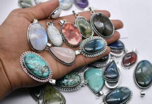 Lote de 25 Colgantes de Piedras Preciosas, Chapados en Plata Oxidada, para Diseñadores de Joyería, Lote Mixto de Colgantes para Mujer. Piedras Preciosas de Colores Variados - Product Image 2