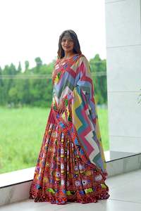 Nuevo Lehenga Choli de Diseñador para Navratri, Lehenga Choli para Festivales Indios, Lehenga Choli con Trabajo de Espejo Real - Product Image 2