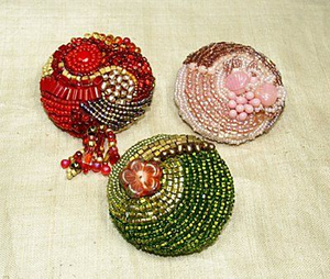 Broches de Cuentas con Diseño de Mariposa de Moda con Bordado Intrincado, Broches de Cuentas Hechos a Mano Únicos con Bordado - Product Image 2