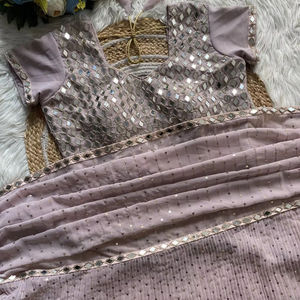 Saree en soie Bollywood tendance avec design de paillettes audacieuses pour adultes disponible en ligne - Product Image 2