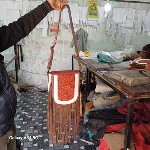 Bolso Bandolera de Piel Sintética con Estilo Moderno, Correa de Mano, Diseño Floral Tallado, Flecos, Estilo Vintage, Duradero, para Mujer - Product Image 1