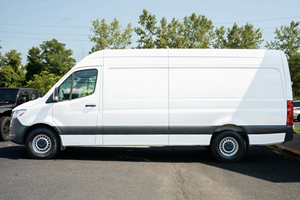 ราคาพิเศษสำหรับรถตู้มือสอง Mercedes-Benz Sprinter 2500 170 High Roof Crew Van ปี 2022 พวงมาลัยซ้าย ล้อแม็ก R18 เบาะผ้า สภาพดี - Product Image 5