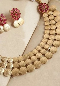 Conjunto de Collar de Monedas Chapadas en Oro Tradicional de Súper Calidad con Piedras Rojas y Verdes, Joyería de Boda Chapada en Oro Antiguo - Product Image 2