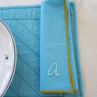 Serviettes en coton faites à la main avec bords surjetés, points rouges, logo brodé, design rustique - Écologiques et réutilisables pour la maison