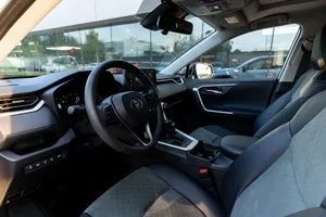 Toyota RAV4 V (XA50) 2024, Bajo Kilometraje, Caja de Cambios Automática, Volante a la Izquierda, Neumáticos R20, Estado Oscuro - Product Image 2