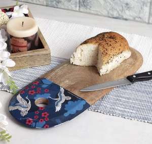 Ustensile de cuisine en émail en bois de haute qualité planche à découper en bois de fruits au fromage dans un plateau de service au design unique - Product Image 1