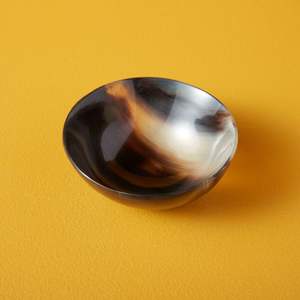 TIMELIESS Bol en corne de buffle pour ustensiles de cuisine Bol en corne profonde fait à la main avec une couleur naturelle en vente véritable bol unique et en corne - Product Image 1