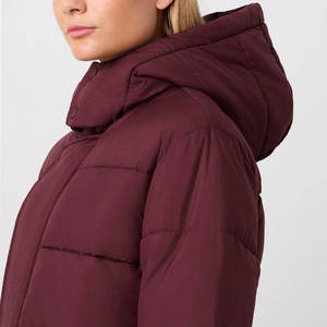 Chaqueta acolchada de colores sólidos para mujer, chaqueta acolchada recortada con capucha a prueba de viento cálida para Otoño e Invierno - Product Image 6