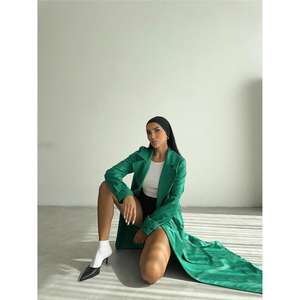 Gabardina de Cuero Acolchada para Mujer en Verde - Product Image 2