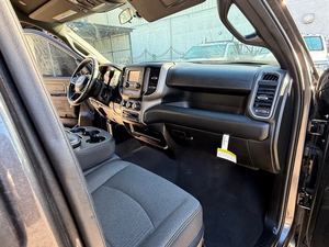 RAM 3500 Tradesman Crew Cab LB DRW 4WD Plus 2024 d'occasion en excellent état, sans accident, conduite à gauche/droite - Product Image 5