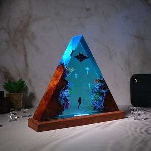 Dưới Nước Scuba Diver Nhựa Đèn Với Manta Ray & Sứa Thủ Công Đại Dương Ánh Sáng Ban Đêm Độc Đáo Gỗ Nghệ Thuật Trang Trí Nội Thất Cho Nhà - Product Image 4