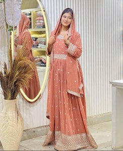 El último vestido Anarkali DE TRABAJO bordado de Georgette de diseñador de FabZone - Product Image 5