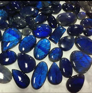 Cabochon de Labradorite Flashy Bleu Unique Fabrication de Pierres Précieuses en Vrac pour Bijoux 1 kg Disponible en Stoke - Product Image 1