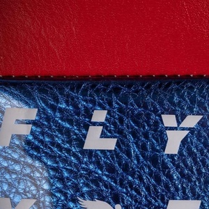 ถุงมือชกมวยแบบผูกเชือก FLY สีแดง/ขาว/น้ำเงิน แบบกำหนดเองได้ คุณภาพพรีเมียม สำหรับการฝึกซ้อมและการแข่งขัน  OEM สำหรับศิลปะการต่อสู้แบบผสมผสาน ระบายอากาศได้ดี - Product Image 4