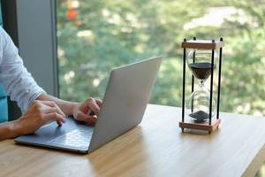 Wosan Vintage reloj de arena de madera temporizador decoración del hogar regalo creativo adorno de oficina único - Product Image 3