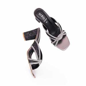 Noir Fantaisie Sports pour Pantoufles FN7811 - Product Image 1