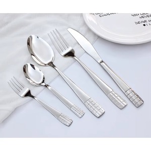 Ensemble de couverts en acier argenté miroir modeste pour une salle à manger élégante, vaisselle moderne pour la maison, cuisine élégante et usage familial - Product Image 4