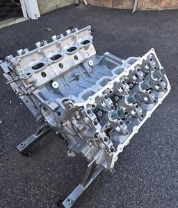 Bloc moteur en aluminium, métal recyclé, alliage à 99,99 % de pureté, excellent état, à prix avantageux pour l'Arabie Saoudite et les États-Unis - Product Image 3