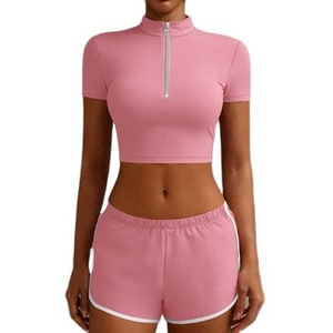 Ensemble Crop Top et Short d'inspiration Yoga pour Femme – Tenue de Fitness Confortable et Extensible pour la Salle de Sport et l'Entraînement en Extérieur - Product Image 1