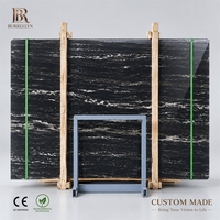 Dalles et panneaux muraux en marbre noir naturel poli et émaillé avec des veines argentées pour la décoration de salle de bain, salon et escalier