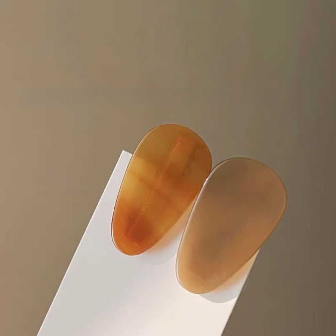 สีน้ำตาล