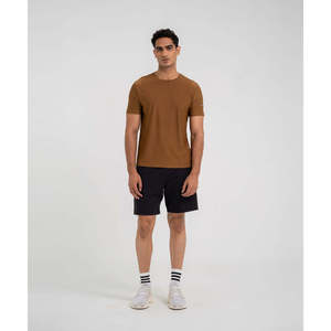 Camiseta B-Fit Compressible para hombre en manga corta con cuello redondo negro/marrón con detalle de estampado para clima caluroso de verano - Product Image 6