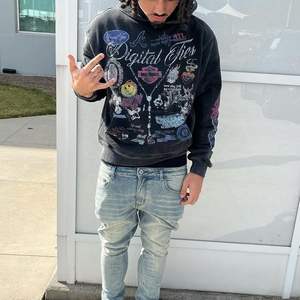 เสื้อมีฮู้ดซักแบบกรดลายนูนพิมพ์สกรีน DTG ลายนูนดีไซน์ดีใน400gsm ออกแบบได้ตามที่ต้องการมีน้ำหนักมาก - Product Image 4