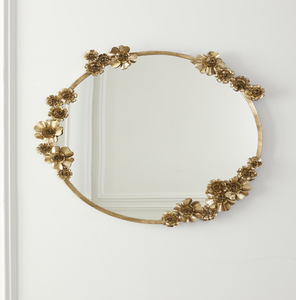 Espejo redondo con un elegante marco dorado decorado con acentos florales dispersos, disponible a precios al por mayor. - Product Image 1