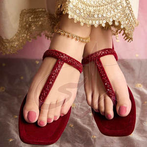 Chaussures décontractées pour femmes fabriquées au Pakistan, qualité supérieure, semelle extérieure en cuir naturel antidérapante, dessus en velours, en stock - Product Image 2