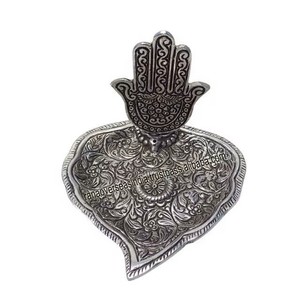 Plaque de brûleur d'encens en forme de feuille en métal de qualité supérieure avec main Hamsa idéale pour la combustion de cônes et de bâtons dans le spa de yoga et à la maison à bon prix - Product Image 4