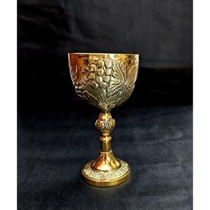 Copa de Latón Elegante y Lujosa Hecha a Mano y Cáliz Dorado con Logotipo Personalizado - Hermoso Regalo para Cumpleaños, Aniversario, Boda - Product Image 6