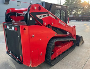 Chargeuse sur chenilles compacte Manitou 3200VT 2022, 108 CV, avec levage vertical et hydraulique à haut débit, à vendre - Product Image 3