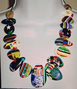 Le dernier collier de perles de résine de haute qualité poli de haute qualité pour les femmes de l'Inde. - Product Image 6