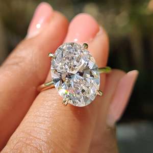 Anillo de Compromiso con Diamantes de 5 Quilates, Corte Ovalado, Oro Amarillo, Certificado IGI, Claridad VS, Engaste de 4 Puntas - Product Image 1