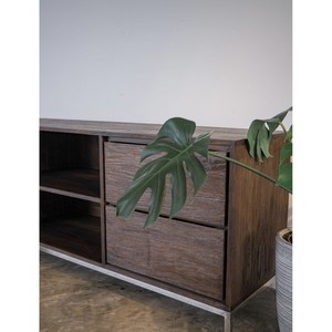 Console TV en teck ton noyer, pieds élégants en acier inoxydable, meuble bas, design moderne, rangement multimédia, bois massif, villa, maison - Product Image 3