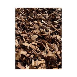 Copeaux de bois dur solides fournis en vrac pour les projets de chauffage et de combustible durable - Product Image 4