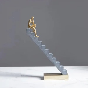 Figurine moderne sur escalier Design Tabletop Showpiece Stylish Home Office Decor Gift Display Symbole of Progress and Growth - Product Image 1