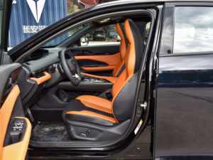 Auto Deportivo 4x4 de Gasolina 2023 con 4 Asientos, Motores de Tracción Simple, Vehículo Usado a Gasolina, Libre de Accidentes y Listo para Enviar - Product Image 2