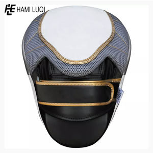 Almohadillas de enfoque de boxeo de cuero PU hechas a mano con correas ajustables Equipo de entrenamiento absorbente de golpes y guantes de perforación - Product Image 4