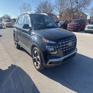 Hyundai Venue 2023 USADO EN PERFECTAS CONDICIONES - Product Image 1