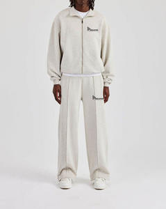 Conjunto Deportivo Unisex Extra Grande Color Beige con Logotipo Personalizado, 100% Algodón Felpa, Sudadera con Capucha Holgada con Cierre y Pantalones Deportivos de Alta Calidad - Product Image 3