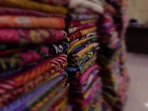 Venta al por mayor lote de edredón Kantha Vintage indio hecho a mano manta Reversible colcha tela de algodón edredón bohemio edredón Boho - Product Image 3