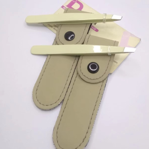 Prix de gros des pinces à sourcils en acier inoxydable pince à sourcils cosmétique vert menthe avec design incliné Logo privé personnalisable - Product Image 1