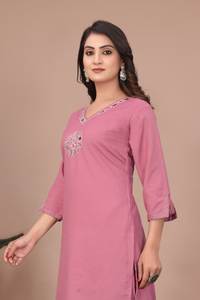 Dépêchez-vous ! Achetez la collection de Kurtis de fête en deux pièces en soie Georgette, la plus belle et la plus confortable de l'été, avec un travail artisanal original sur miroir. - Product Image 2