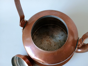 Hervidor de té de cobre artesanal personalizable con peso equilibrado y agarre ergonómico para un vertido seguro y un calentamiento eficiente - Product Image 2
