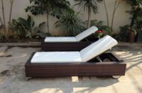 Chaise longue d'extérieur moderne inclinable en rotin synthétique avec dossier réglable et coussin en PU pour villa, hôtel, plage, piscine, jardin