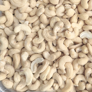 Noix de cajou avec coquilles Santigo Vietnam de Santigo Vietnam Fournisseur de confiance Noix de cajou W180 W240 W320 - Product Image 1